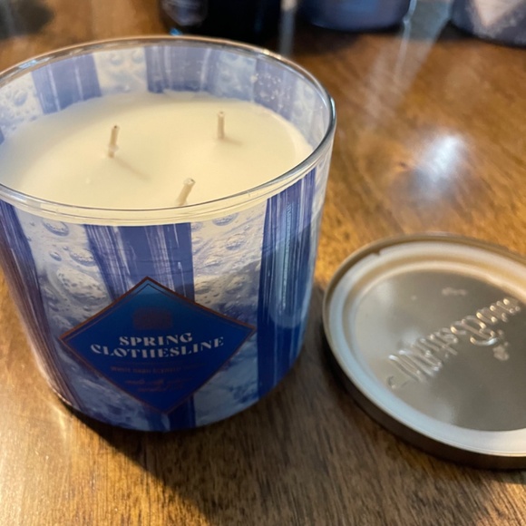 Individual Bath & Body Works / White Barn 3-Wick 14.5oz Candles - Picture 6 of 8